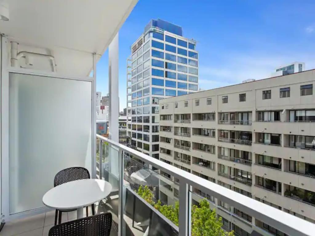 Stylish Central City 1-Bedroom With Patio Auckland Exterior photo